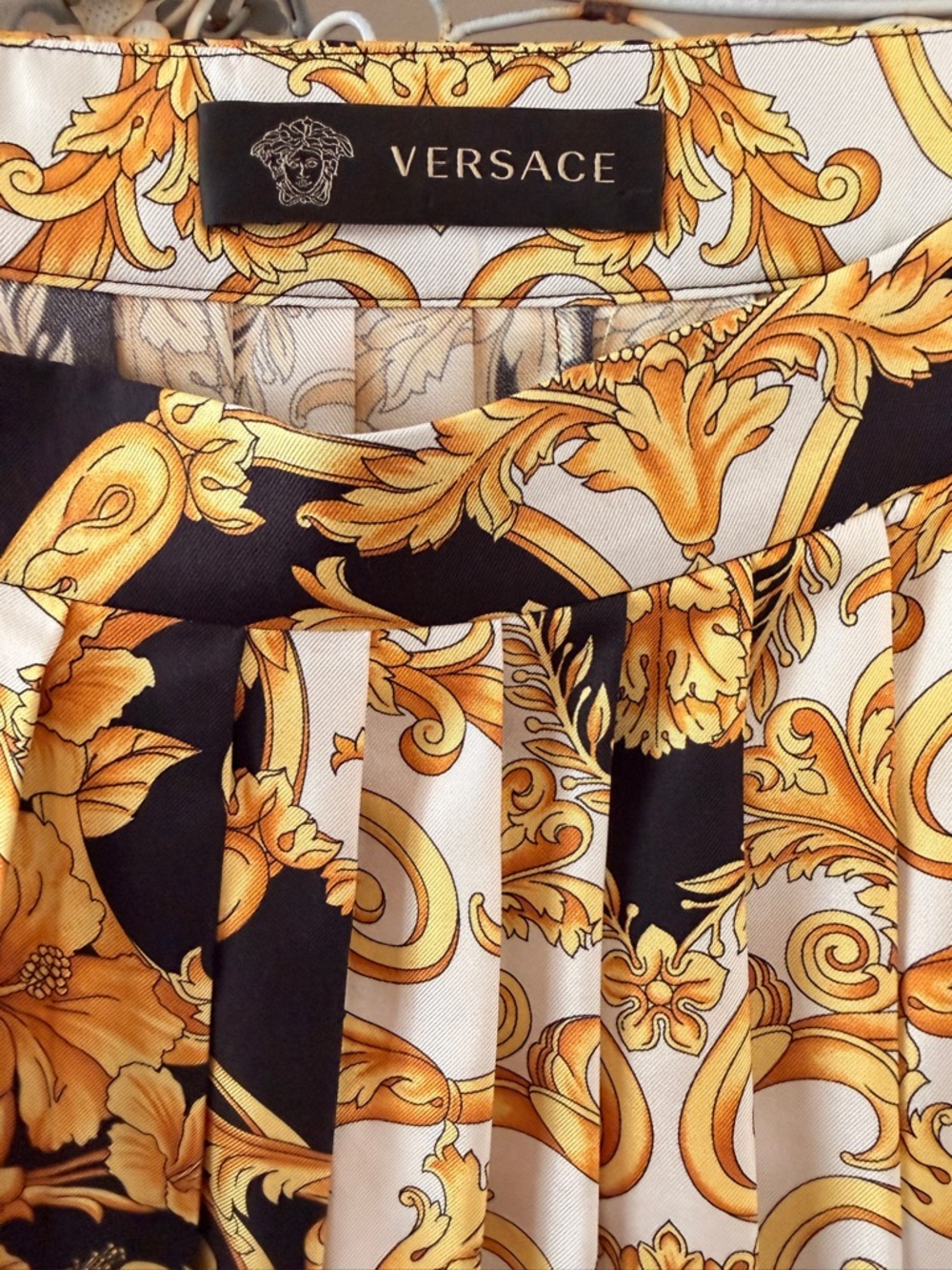 Versace Authentic Barocco Print 100% Silk Pleated Mini Skirt - Picture 3 of 8